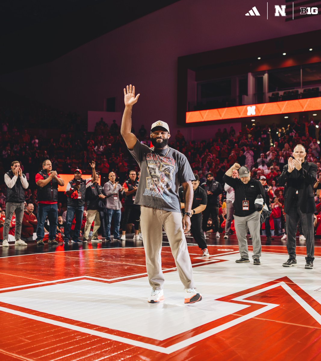 HuskerWrestling's tweet photo. The stars are out in Lincoln.

@terencecrawford | @alliseeisgold https://t.co/YZ7PBq2HCD