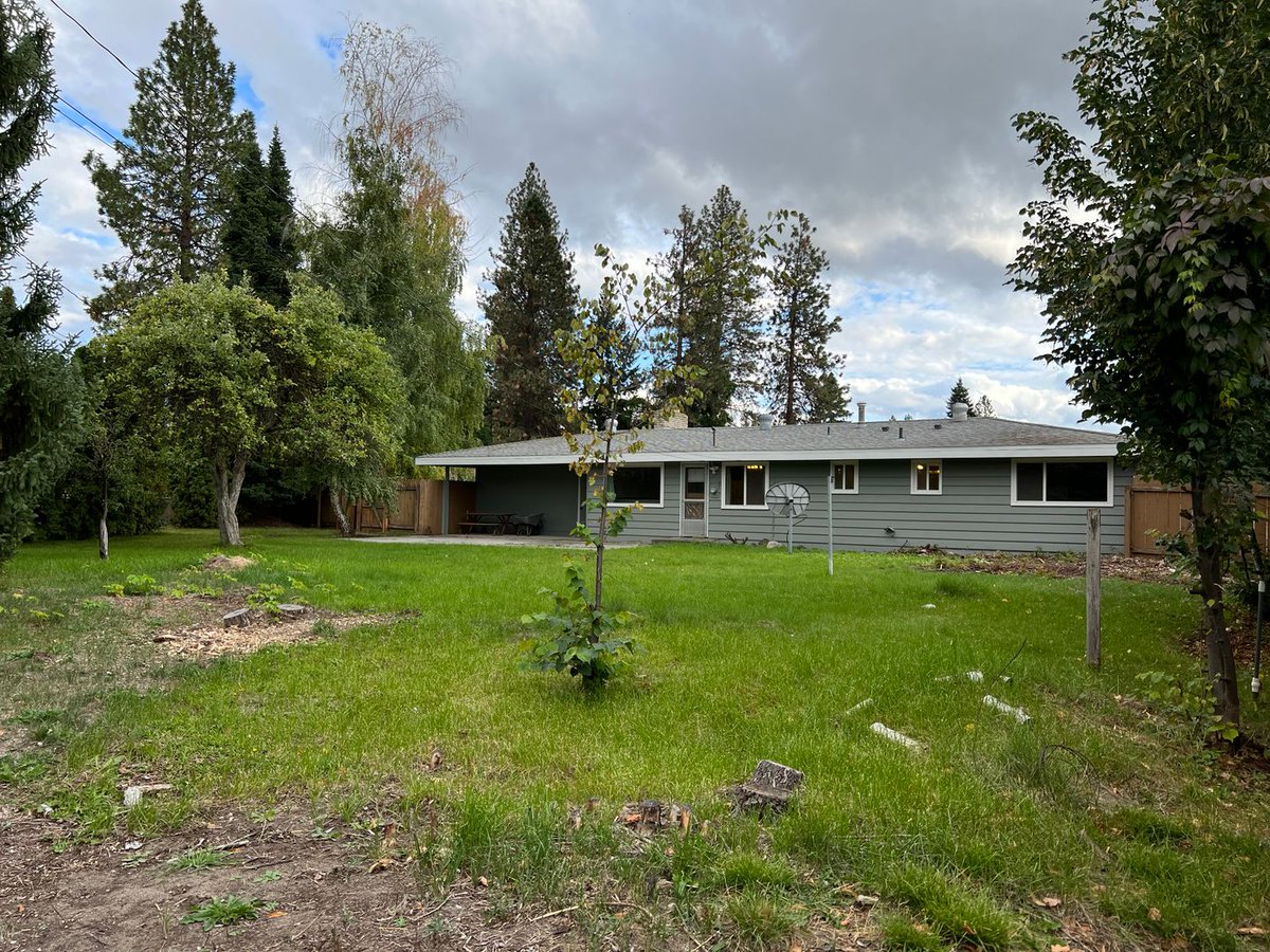 NukeyRealty's tweet image. ✨ Rent-ready &amp;amp; updated! 4BD/2BA (2,392 sq. ft.) home w/ open layout, mini-split heating &amp;amp; cooling, &amp;amp; fenced yard perfect for pets 🐾

📍 3728 W Delbert Ave, Spokane
💰 $2,295/mo | Avail 11/10/25 | 🐶 Pet-friendly

👉 ow.ly/7WM250XloaO

#SpokaneWA #ForRent