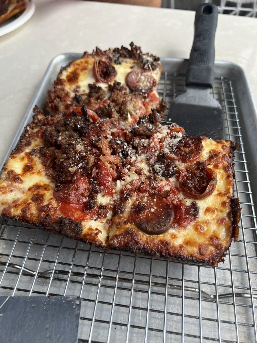 • Lᴀᴜʀᴀ Jᴜʟɪᴀ • tweet media