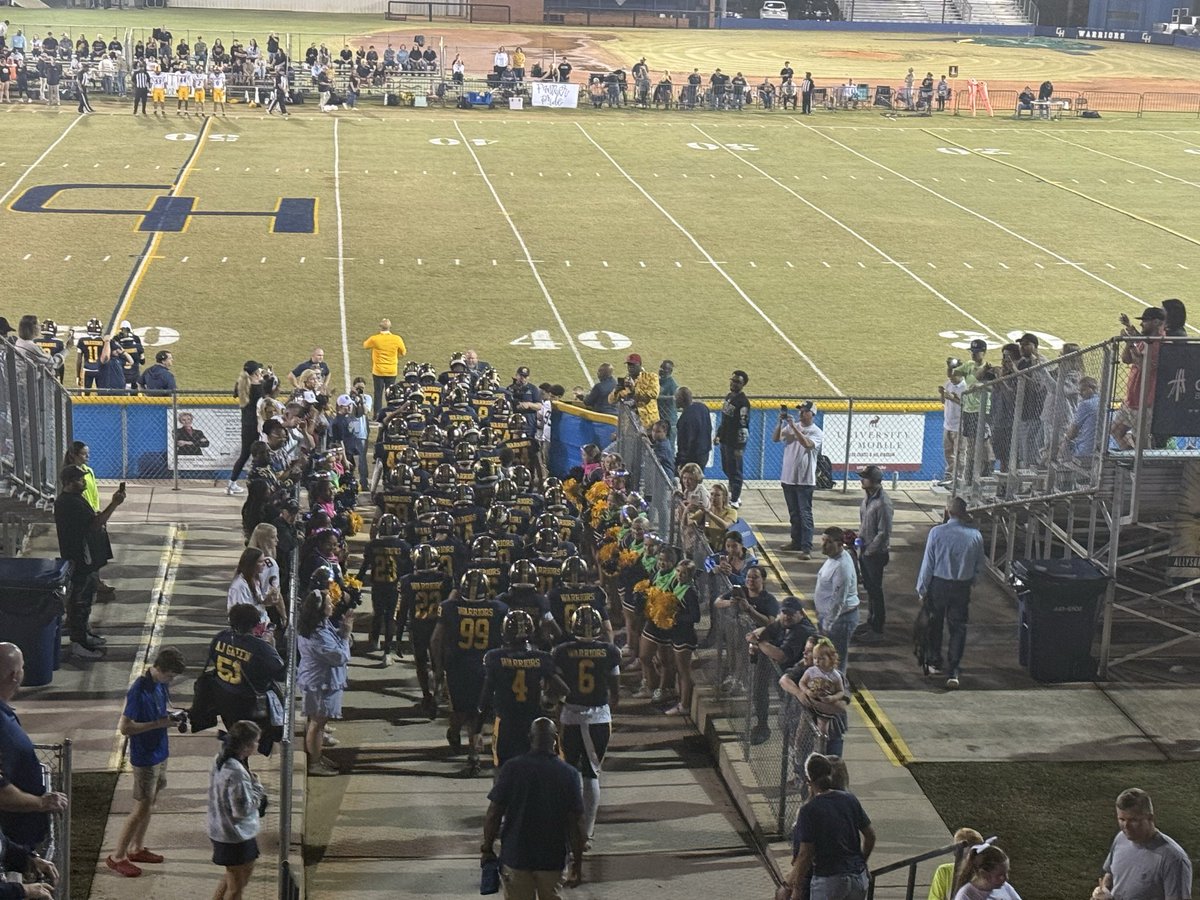 brianwnsp's tweet image. About time for kickoff and Round 1 of the AHSAA Football playoffs. Cottage Hill Christian taking on Wicksburg. @CHCAWarriors South one of the best entrances in High School Football. @MBraunerWNSP @pigskinwnsp