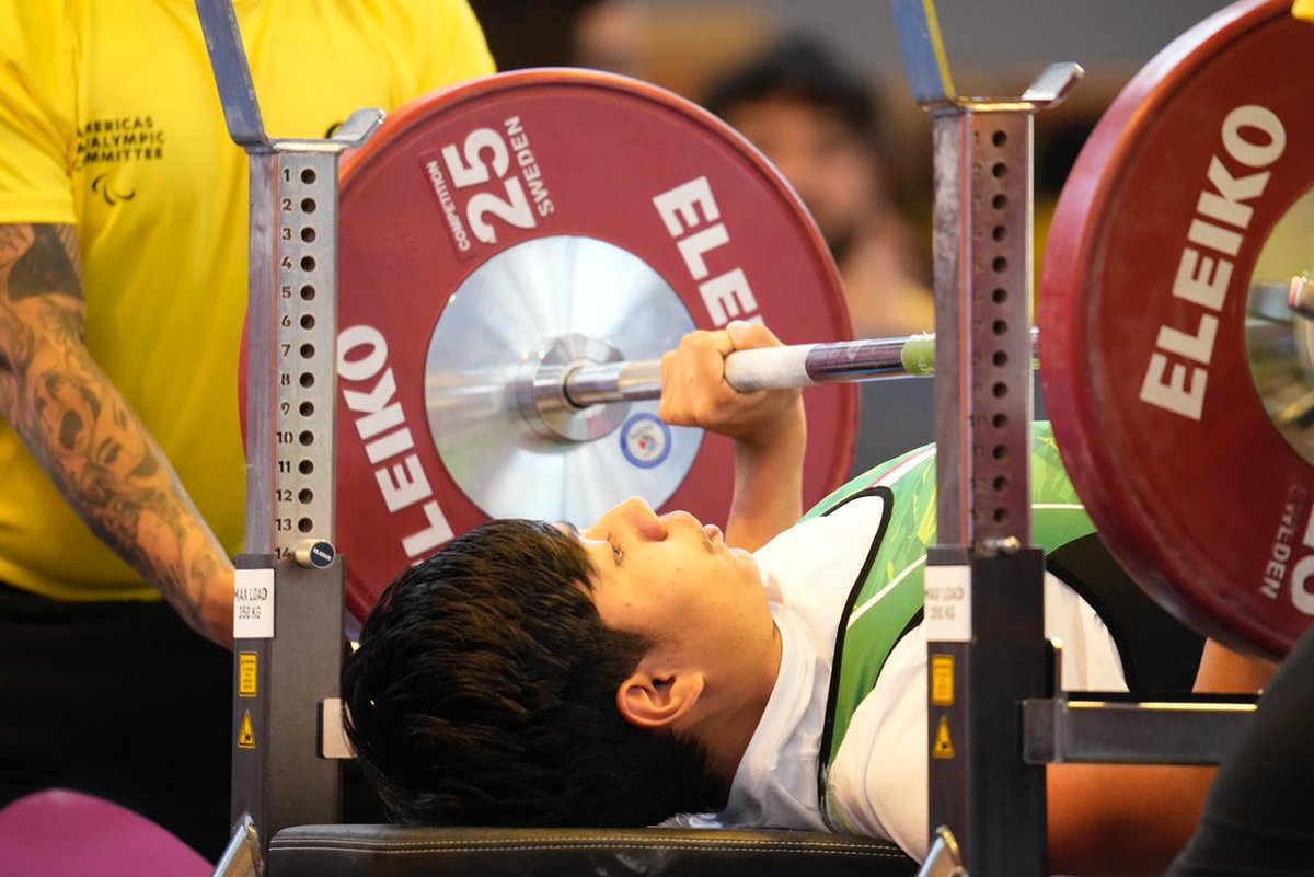 COPAME's tweet photo. 📸 El para powerlifting mexicano nos dejó imágenes increíbles llenas de emoción.
Mañana la acción continua en el 🏟 Polideportivo Guillermo Chacon. 🇨🇱
🏋️♂️¿Cuál es tu favorita? Cuéntanos en comentarios ¡Te leemos!✨
#COPAME #Promexas #CONADE https://t.co/tnGDqE4NQ9