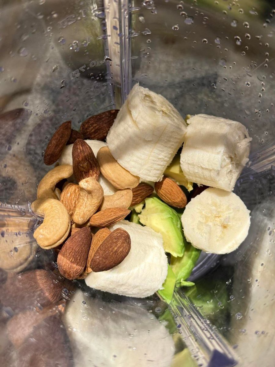 Mod19881M's tweet image. Fueling up with nature’s goodness 🥑🍌🌰 Smoothie time!