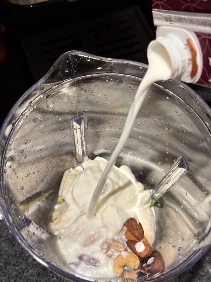 Mod19881M's tweet image. Fueling up with nature’s goodness 🥑🍌🌰 Smoothie time!