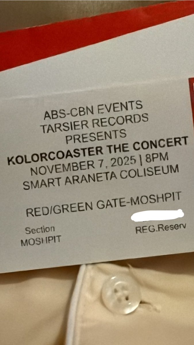 i only told a few people abt this,,, i was waiting 'til the end of the con before i say anything hehe

but maki was the one who gave me my ticket 🥹 idk att if kaya bc i had class and my school is so far away, kaya it sold out.. but a certain someone reached out, &amp; i knew (2/3)