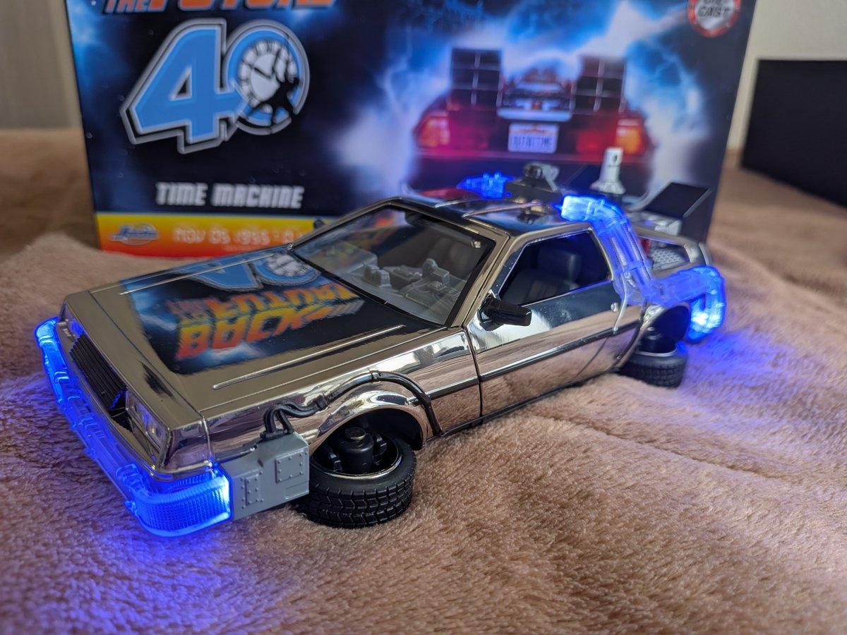 バック・トゥ・ザ・フューチャー 限定1985台 1/24シルバーメッキVer. 40周年限定シルバーメッキデロリアンをゲット！ 世界で1985台限定
