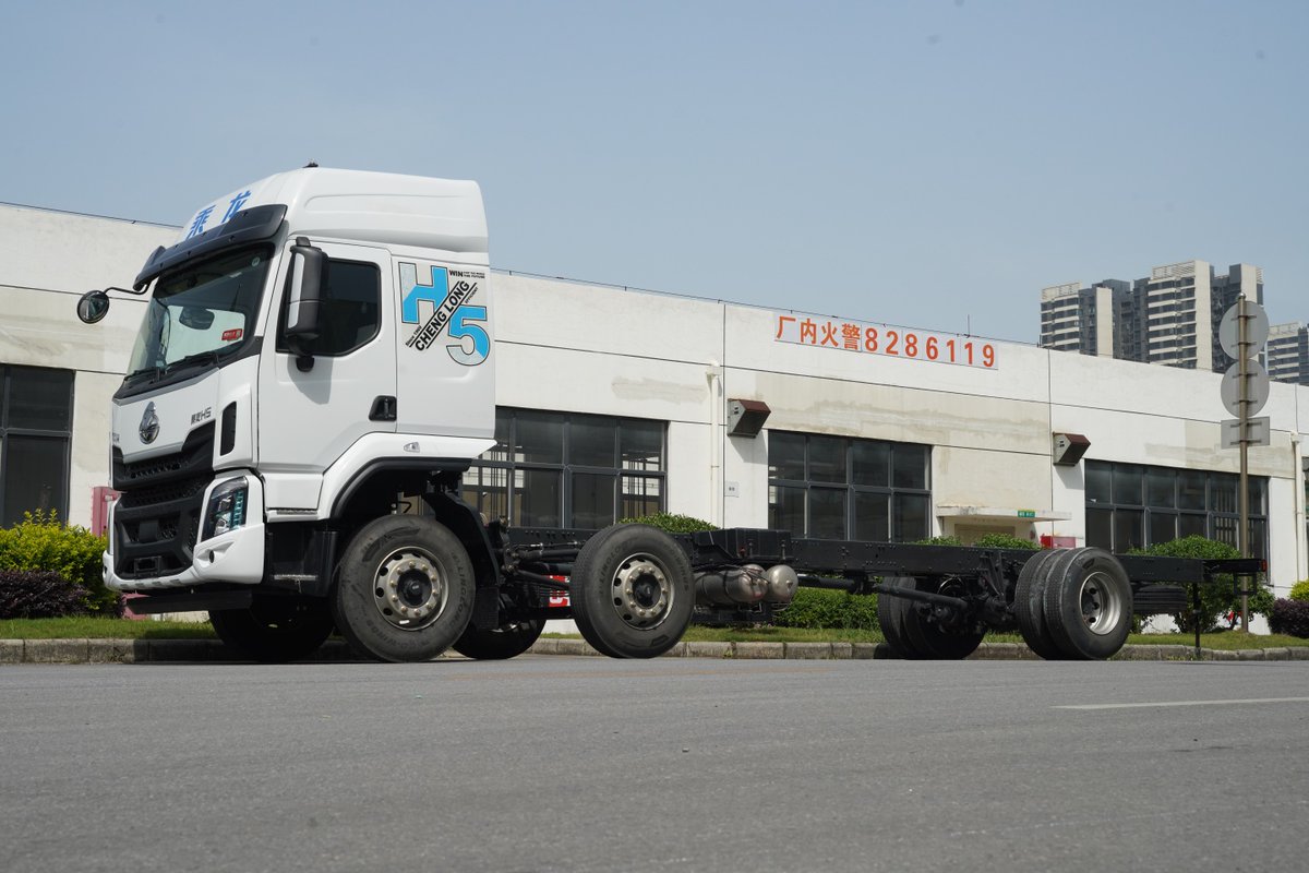 gsn_auto's tweet image. Combining high-efficiency powertrain and lightweight design for higher payloads and lower fuel consumption.  #trucklife #TrukTambang #miningproject #lightweightdesign #truckinnovation  #fyp #Chenglong