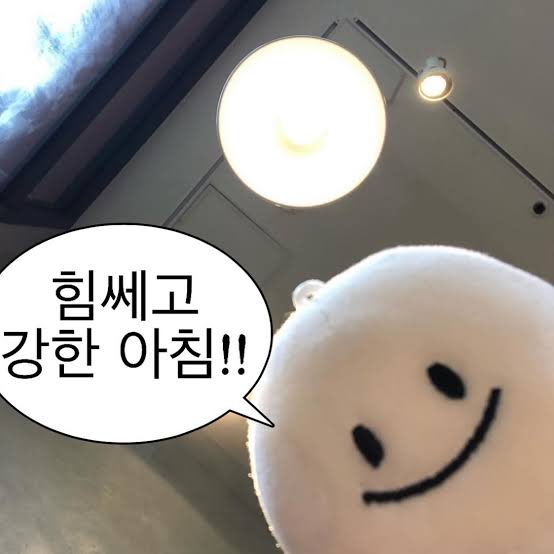 Hae_Ok_'s tweet photo. 뱅온 시간 밤 8시인데..
요즘 신체리듬 완전 좋아서

어제 아침에 방송 켰더니
15시간 해버렸어 ㅇ0ㅇ

근데 또 일찍 일어났어
다들 이렇게 ..
아침 방송인이 되어버리는 걸까 ? https://t.co/QrcxSyDbzd