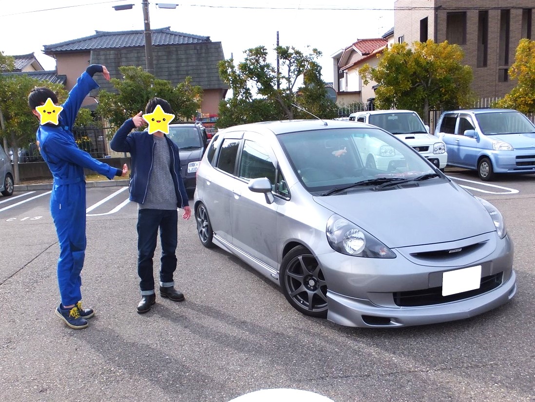 koutan_syougai's tweet photo. 俺たちの愛車自慢【No.73】(再)
今回は、自動車工業科2年生のH 君(万代高校出身)の愛車 平成16年式 ホンダ フィット(GD1)を紹介します。(右側がH 君)
#俺たちの愛車自慢 #新潟工業短期大学 #自動車 #生涯学習 #自動車整備士 #メカニック #ホンダ #フィット #GD1 #タナベ #車高調 #無限 #ドライブ https://t.co/b7MZO7RYns