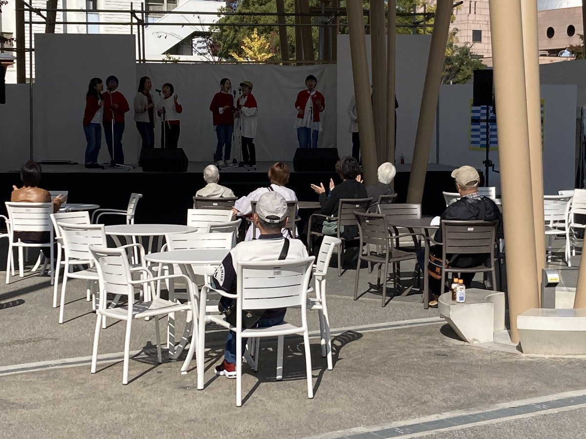Hiroshima_BF's tweet photo. ステージイベントがスタートしました！

1組目はゴスペルコーラスB-Teals様！

パワフルな歌声と息の合ったハーモニーをお聴きください😊 https://t.co/b7gjdDwQke