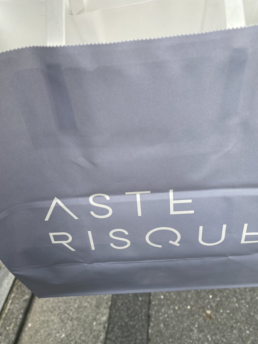 gateaux_notes's tweet image. 今日もショーケースには並んでなかった、
予約しないと来年もタタンには出会えないかも