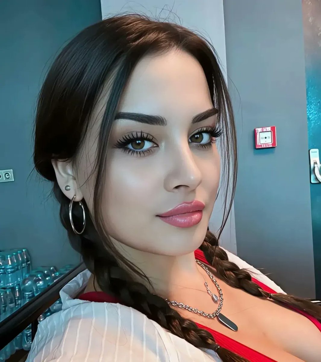 Aleenart5's tweet image. Guess my age and check your dm 💌
A: 35
B: 36 
C: 28
D: 40