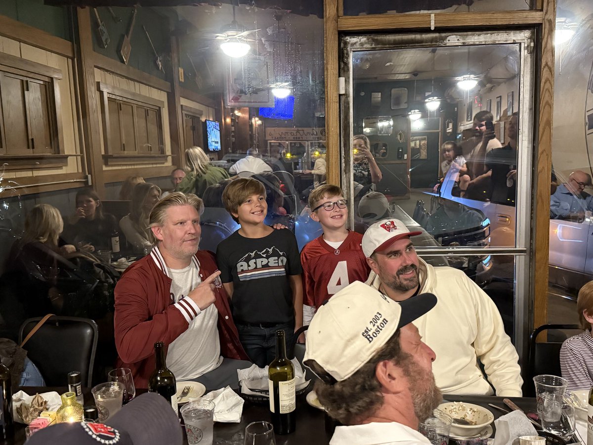 Lara Bowman tweet media