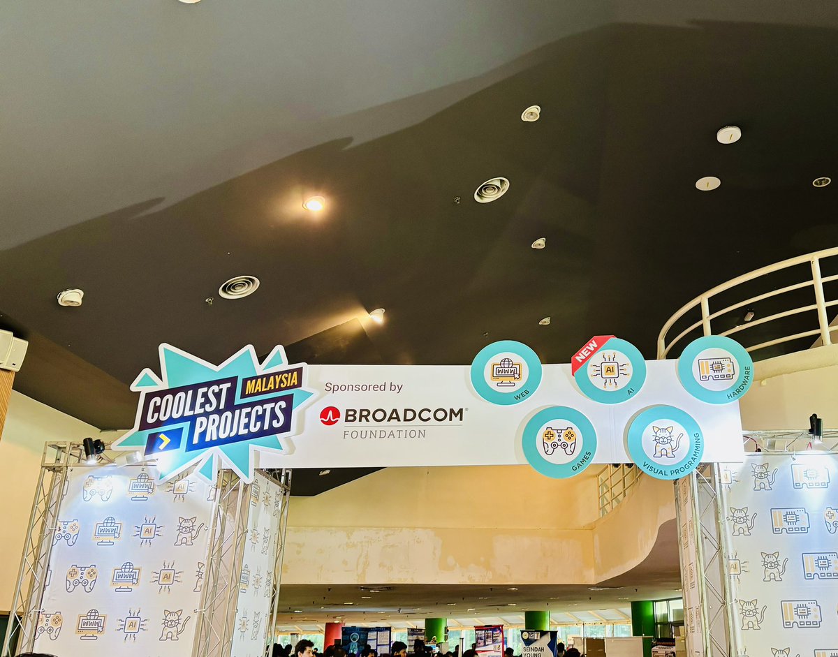 imSunny55's tweet image. 今年も来ました！Coolest Project 3年目。すごい盛り上がり。そしてプロダクト展示ブースも熱い。。。じっくり見て、子供達と話してきます。