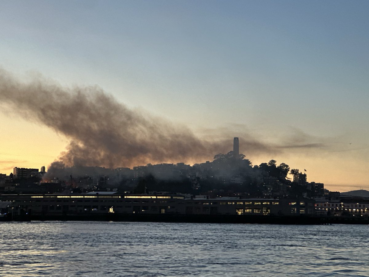 adam_piron's tweet image. what going on with this fire in San Francisco? i can smell it from the ferry