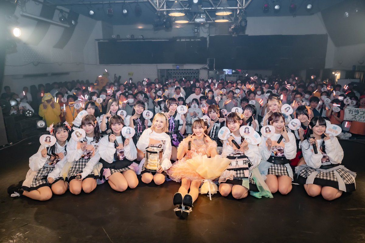 17Jl5D2onk5rYoc's tweet image. 2025.11.7  アムホール
#みゆちゃん生誕祭2025 
オレンジが綺麗で素敵な生誕祭でした。
みゆちゃんセレクトのすぷばセトリもみゆちゃんソロの花火もよかったです。
みゆちゃん25歳の誕生日おめでとう！
#ここがみゅーとぴあ 
#みんなのすきなこ 
#一緒に飲みたいみるくてぃー 
#ぼぬーるななてゃん