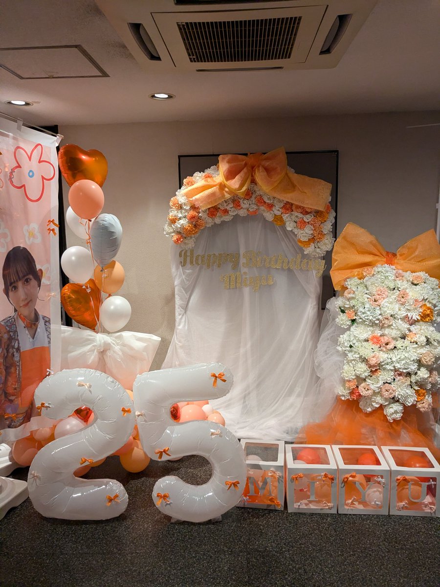 17Jl5D2onk5rYoc's tweet image. 2025.11.7  アムホール
#みゆちゃん生誕祭2025 
オレンジが綺麗で素敵な生誕祭でした。
みゆちゃんセレクトのすぷばセトリもみゆちゃんソロの花火もよかったです。
みゆちゃん25歳の誕生日おめでとう！
#ここがみゅーとぴあ 
#みんなのすきなこ 
#一緒に飲みたいみるくてぃー 
#ぼぬーるななてゃん