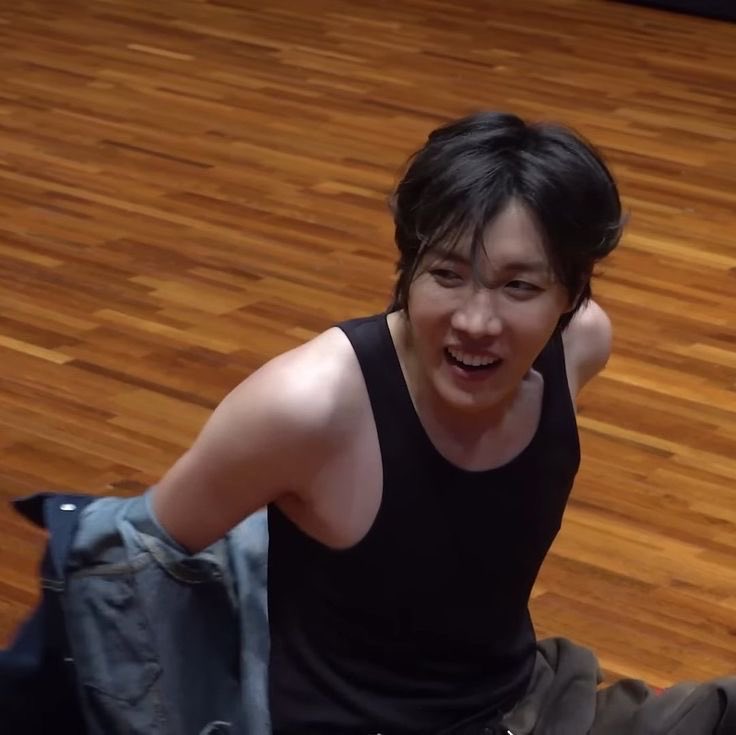 icedhoseok's tweet photo. pretty baby https://t.co/MUo6Du10z0