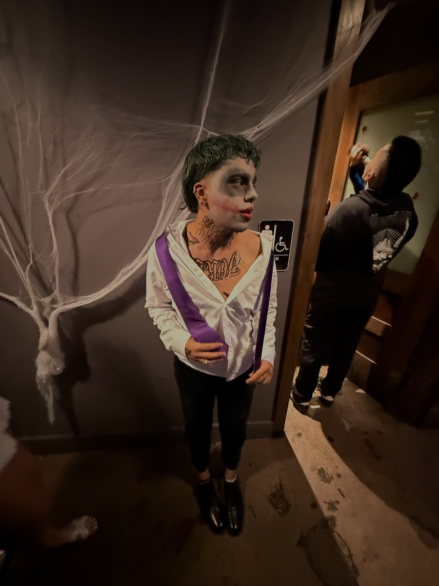 fernandoalebron's tweet image. Did i serve this Halloween? 🎃