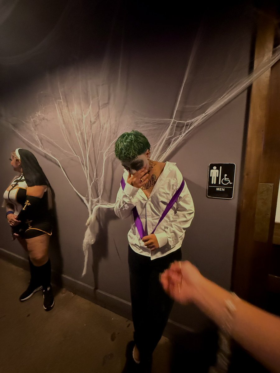 fernandoalebron's tweet image. Did i serve this Halloween? 🎃