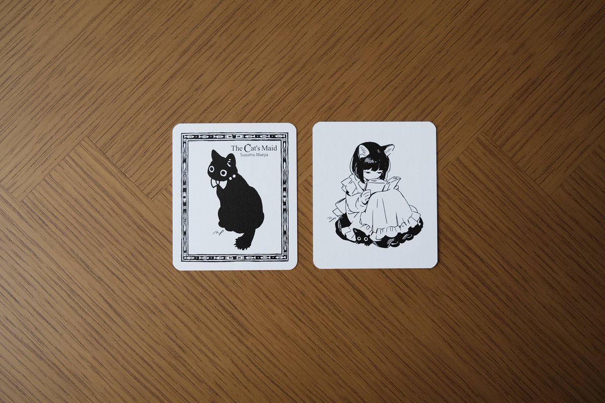 no33no's tweet photo. 【『The Cat's Maid』のおまけ詳細】
本１冊につき１枚入っています。
絵柄は猫とメイドさんの両面印刷！

サイズは「63mm×53mm」のミニサイズなので、
スマホに入れたり栞として使ったり、日常のすきまにそっと寄り添えたら嬉しいです☺️🐈‍⬛

（このおまけはなくなり次第終了ですのでご注意ください） https://t.co/HjeFzT2UYg
