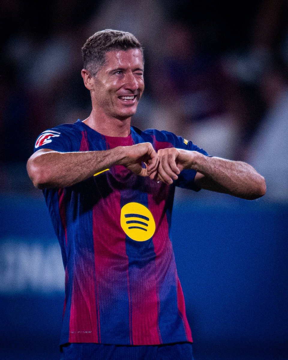 🚨 BREAKING: Robert Lewandowski tidak berencana pindah dari Barcelona di bulan Januari 2026 nanti, dan ingin menyelesaikan musimnya di Barça.

Lewy kemungkinan akan pergi secara free transfer di musim panas 2026 saat kontraknya habis.

📰: <a href="/FabrizioRomano/">Fabrizio Romano</a>