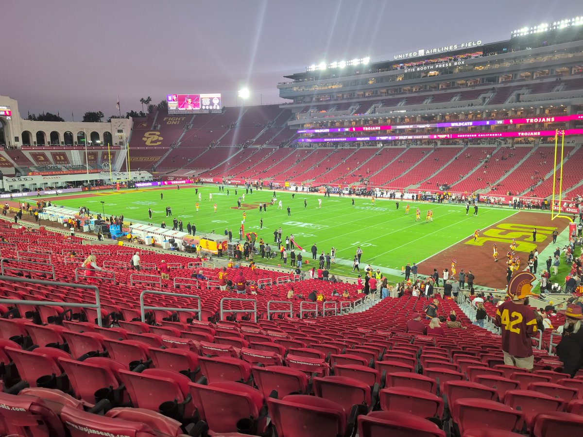 cssltx's tweet image. Friday night lights ❤️✌🏻