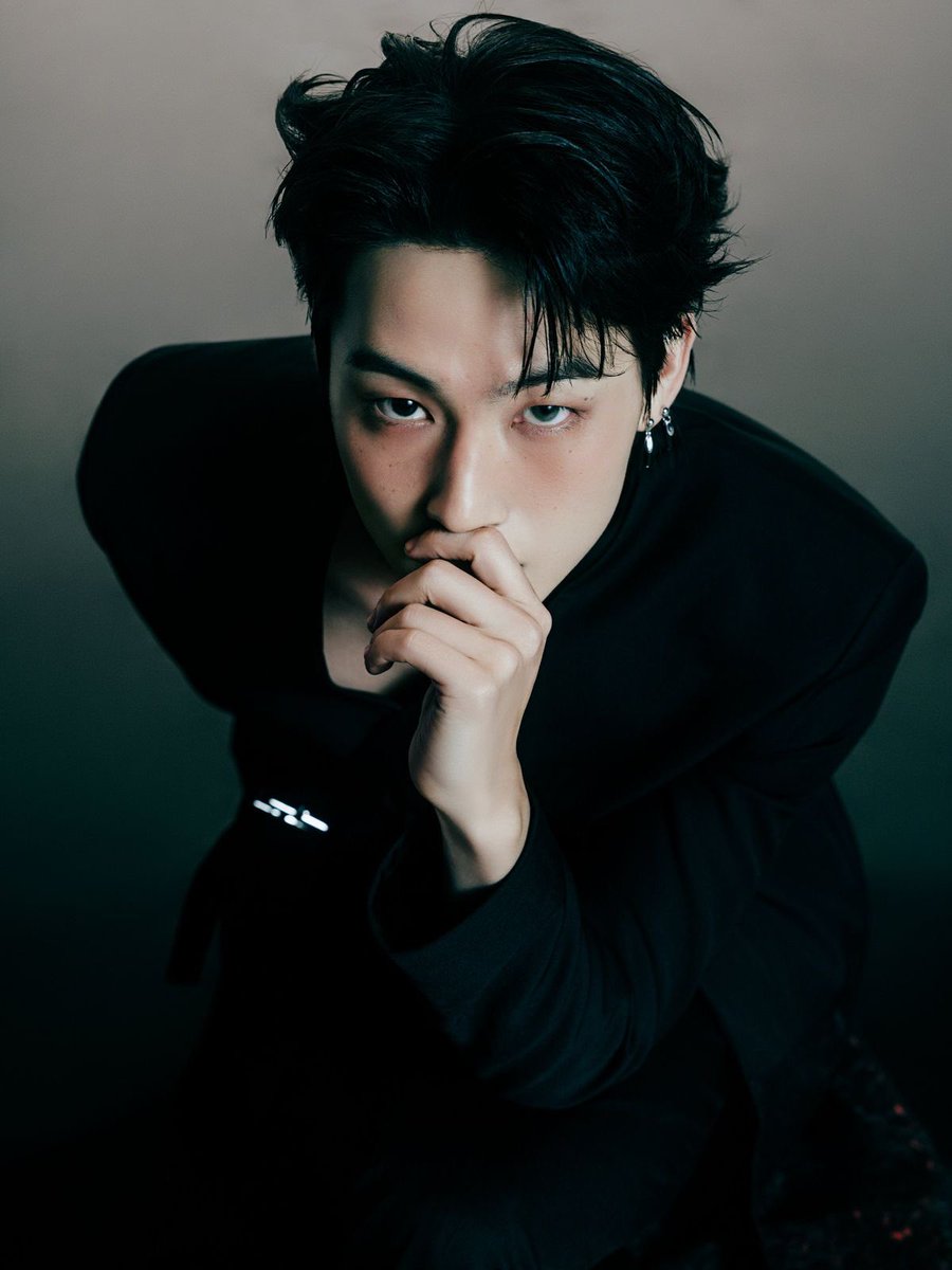 GOT7’s JAY B when a fan told him she broke up with her boyfriend.

"It’s fine. In the world (…) so many men."