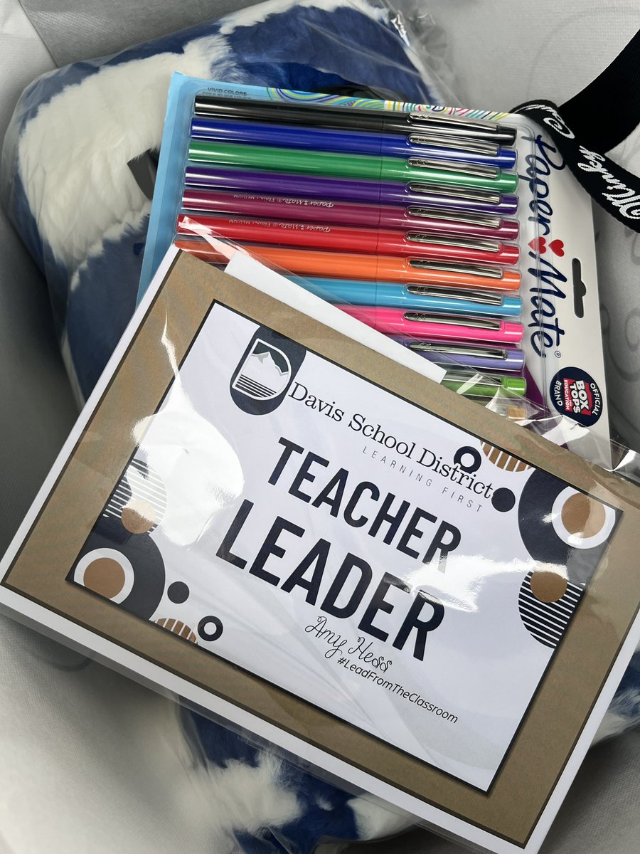 MrsHFishy's tweet image. Just visited Columbia Elementary to celebrate Mrs. Amy Hess—an educator who truly leads from the classroom! 👏

She individualizes instruction, lifts her team, and inspires students to do their best. Columbia is lucky to have her! 💙 #LeadFromTheClassroom #TeachInDavis #uted