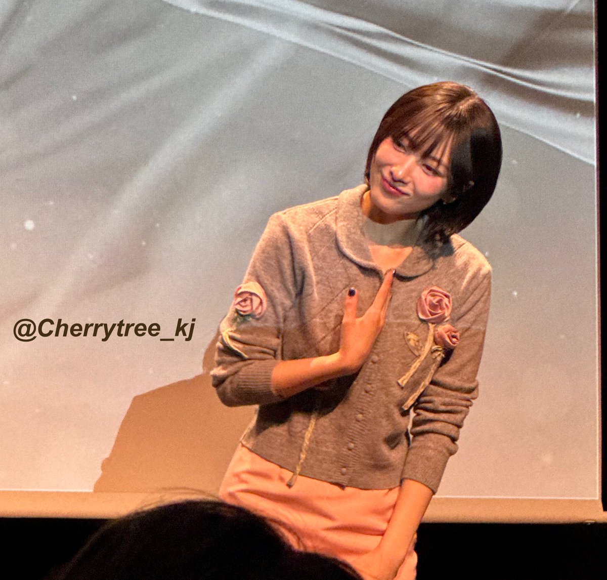 Cherrytree_kj's tweet photo. 知英ちゃんのファンミからもう1週間経つんだ😵
もう会いたい😢
本当に楽しくて幸せだった🫶
もうすぐ年末まで地獄の繁忙期に入るけどまた会えるのを楽しみに頑張ろう😍💓
それまでファンミでジヨンちゃんからもらった幸せが持続しますように✨✨ https://t.co/RJScExlOni