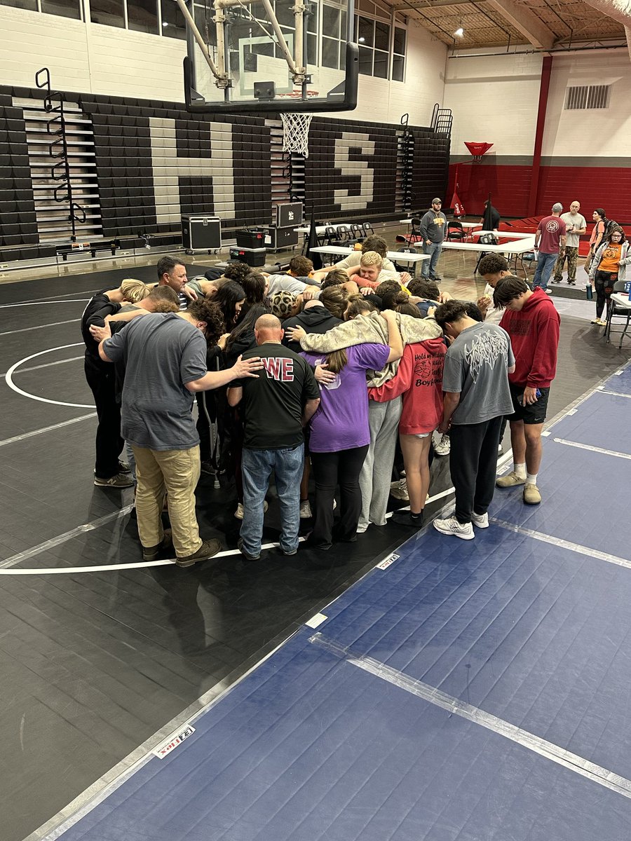 Team that prays together stays together. Tullahoma Pre-season Set up!