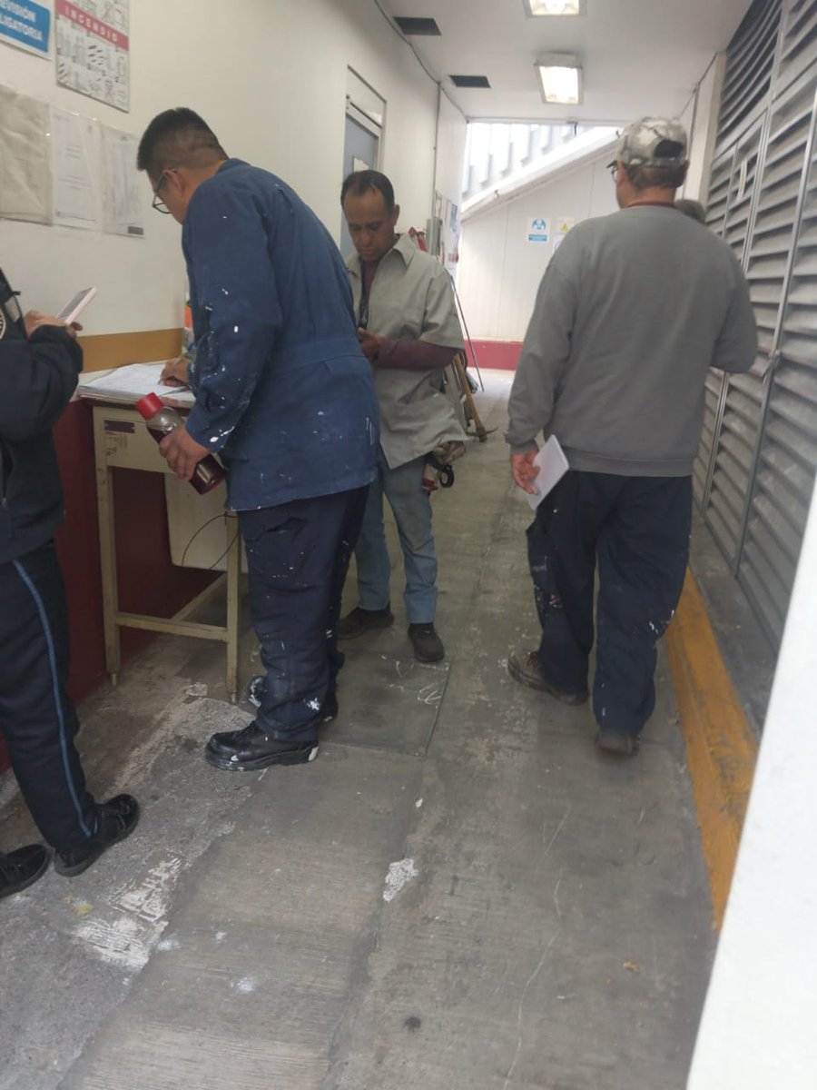 IsssteZonaSur's tweet image. 🌿💪 ¡Viernes con actitud y la Cuadrilla al 💯!
Bajo la gestión de la Subdelegación de Administración, el Departamento de Obras continúa los trabajos en la Clínica de Especialidades Churubusco, donde se atiende el jardín para prevenir encharcamientos 🌧️✨ y se revisa una fuga de…