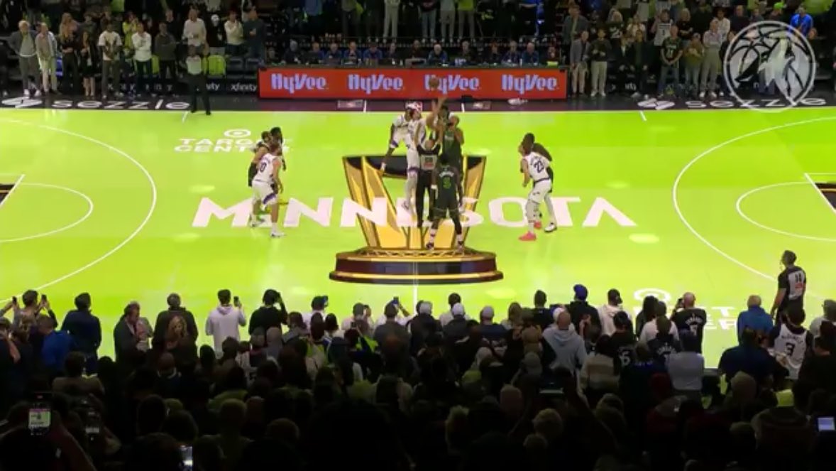 fashion_nfl's tweet image. Mistakes were made.