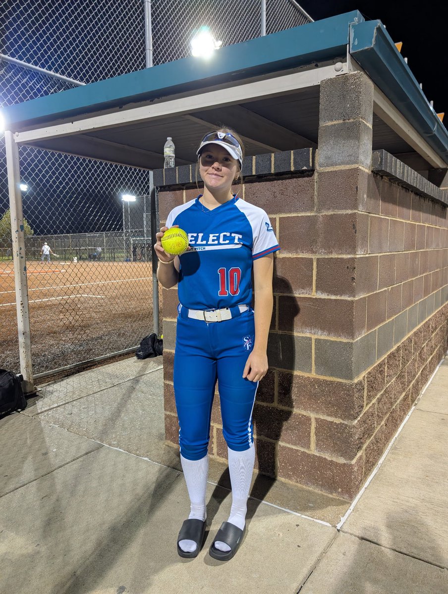 SelectFP_Backs's tweet image. 1-1 today. Played some good softball. Happy with the progress we are making as a team!
Home Run for @TenleyHeidemann 
Her 1st wearing the Select Uniform!