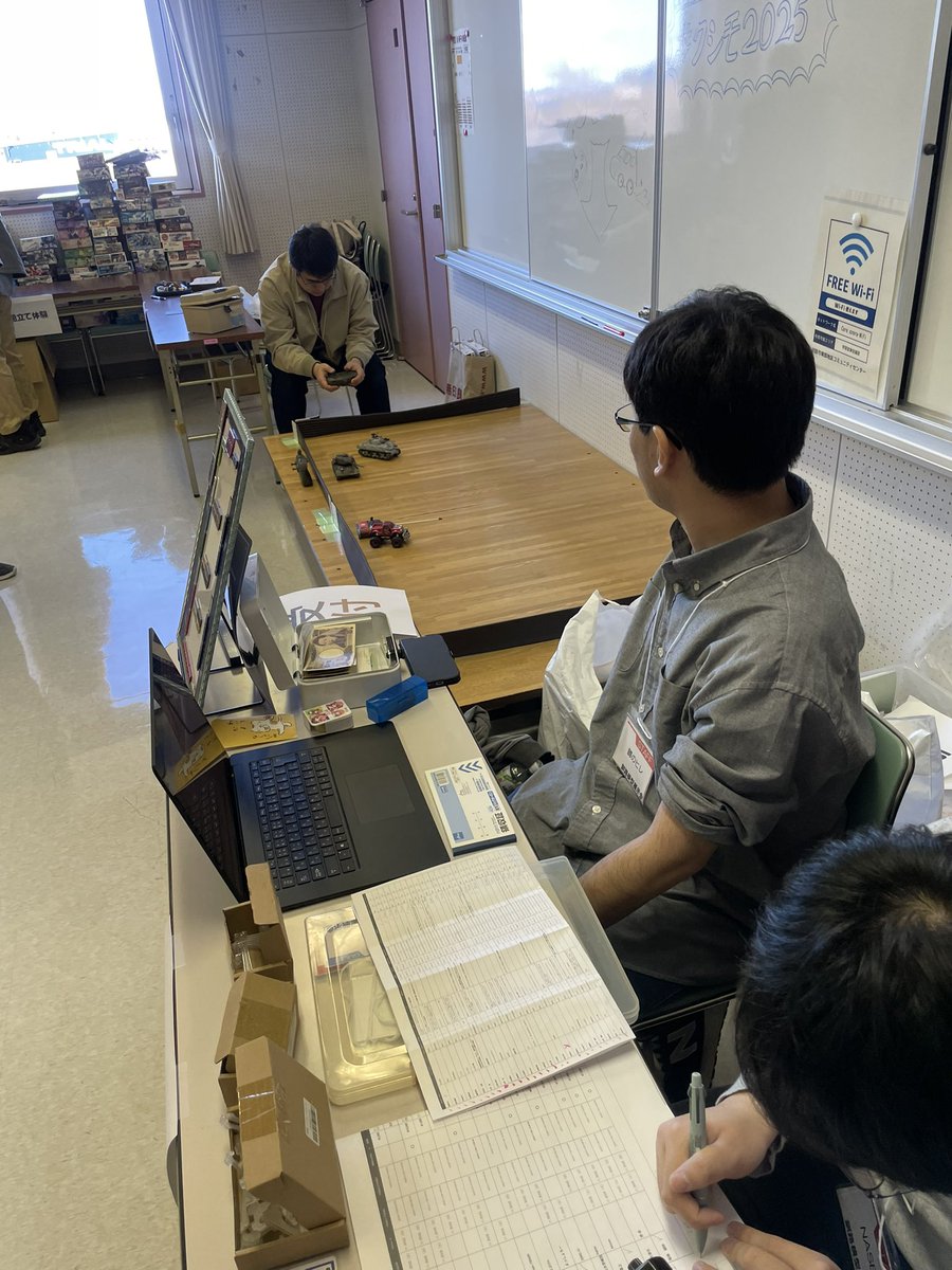 kushimo_946's tweet photo. 今回ラジコンコーナーも設営させていただきました！

受付スタッフが羨ましそうに見てますね☺️
 #クシモ2025 https://t.co/OQ20nZMGFl