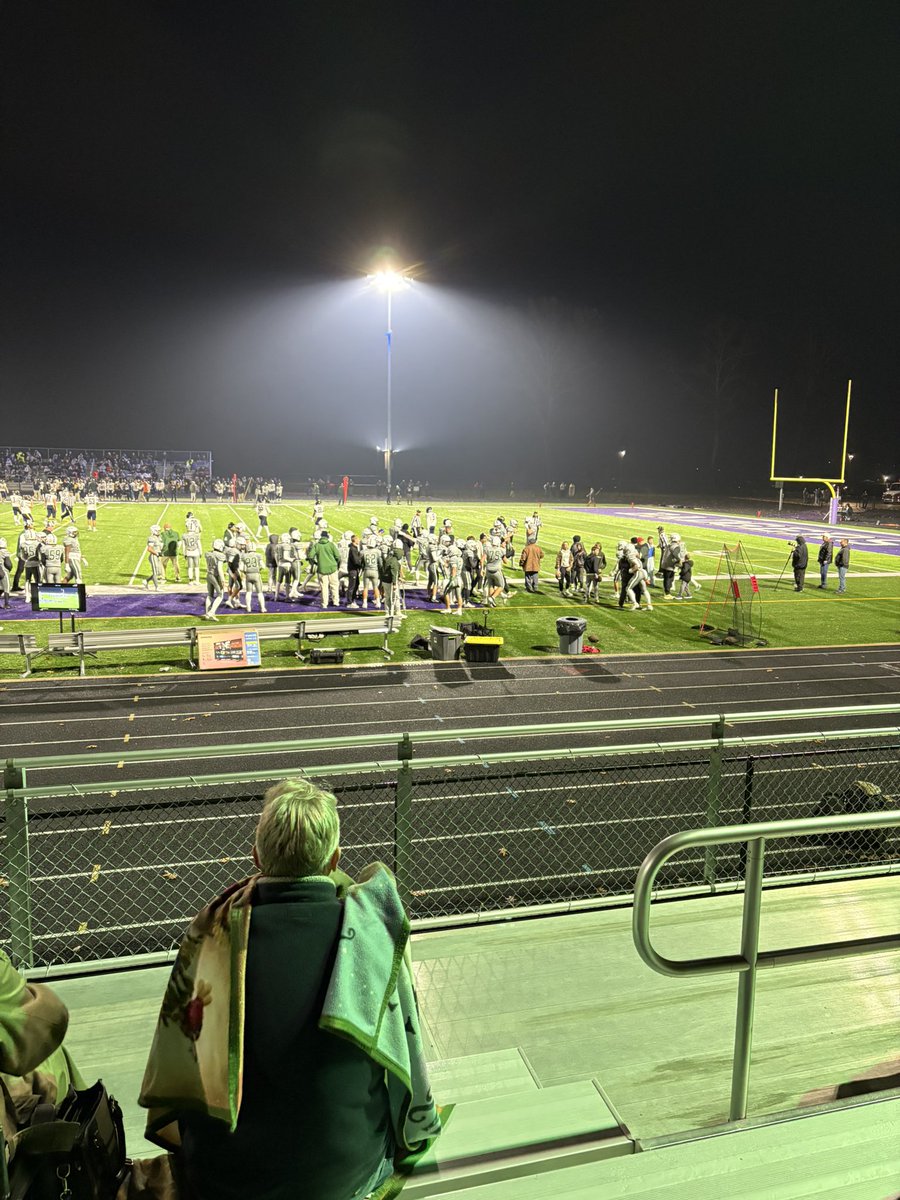 Heads flying to the ball left and right. Reminds me of the late great Bryan Vidmar, boy that guy could rumble. #bbqchicken #menofcarroll