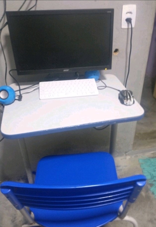 morangodotuiter's tweet image. dia 6 pegando coisas da escola até devolverem o meu fone