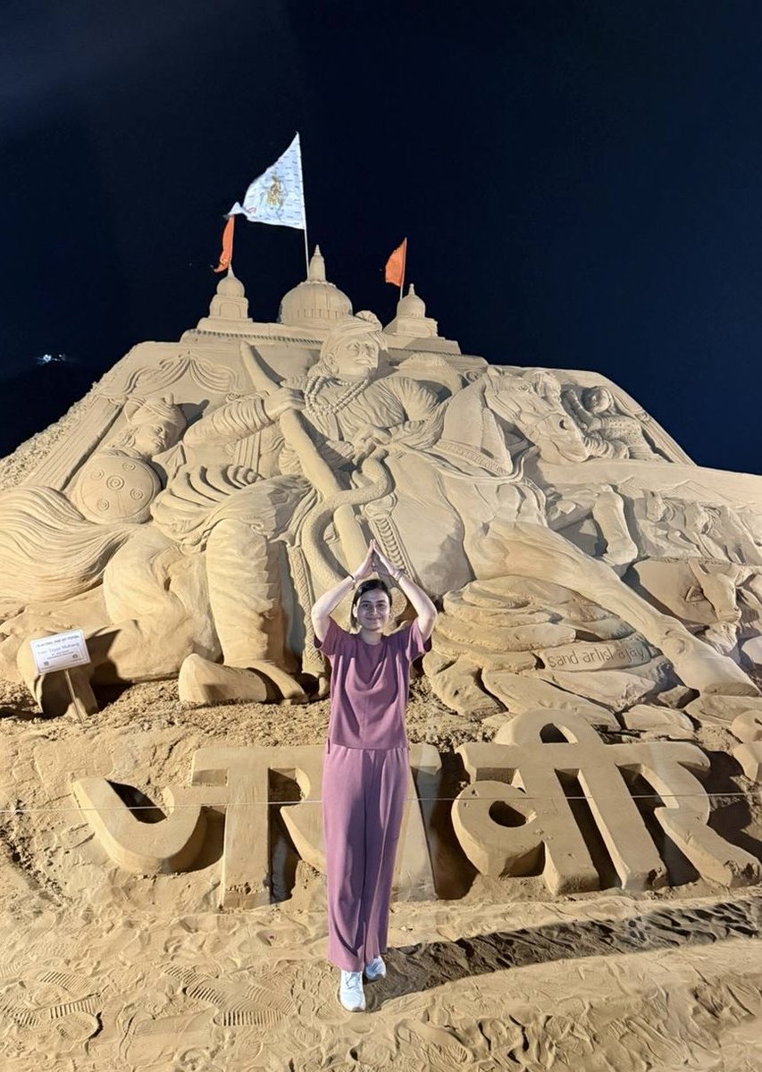 जाते करते पुष्कर मेले में वीर तेजाजी के दर्शन हमने भी कर लिए !
जय श्री वीर तेजाजी 🙏❤️