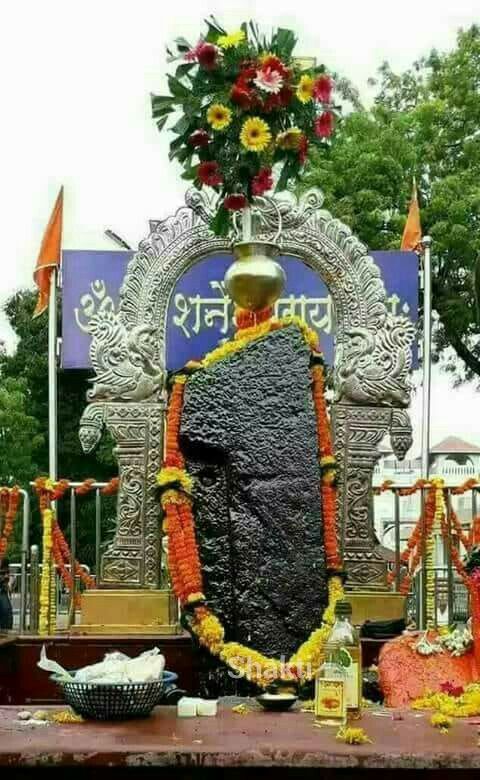 नमः शनि ग्रहाय, कलयुग में रक्षक महान।
संकट मोचन, दुख निवारक, भक्तों के हितकारक ध्यान।।

वक्र दृष्टि से भय दूर करे, जीवन में लाये शांति।
सत्य, कर्म और तप से जो करे भक्ति, मिलता सुख अपार अंतहीन।।

ओम शं शनिश्चराय नमः, कृपा कर संकट हरने वाले।