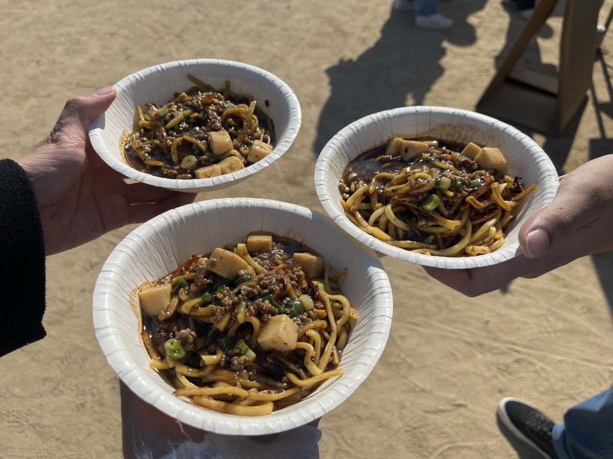 kobe_u_cc's tweet image. 麻婆焼きそば販売してます‼️
F-8で販売してますので是非来てください
模擬店グランプリも優勝目指してるので投票もぜひ‼️