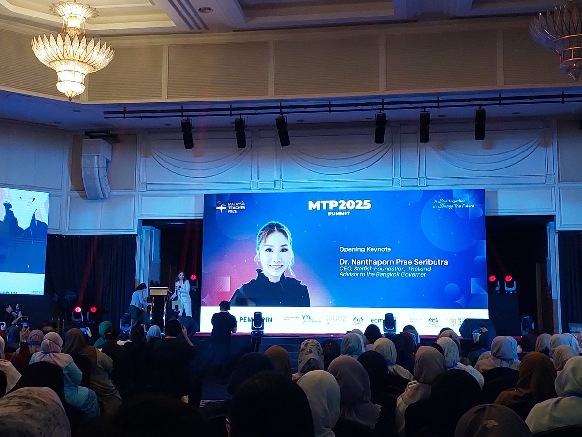 BrendanChng's tweet photo. Dr. Nanthaporn Prae Seributra from Starfish Foundation Thailand delivering the opening keynote for #MTP2025.

She shares how Starfish believes in helping children receive "meaningul education" through various initiatives since their establishment almost 20 years ago. https://t.co/ElZL57GO2y