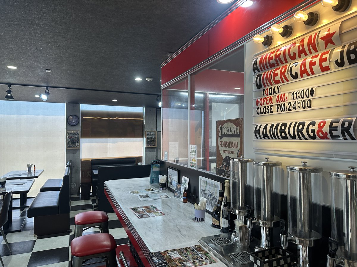 おはようございます☀️

雲が多いですが、雲の隙間から太陽が出てすごしやすい1日となりそうです！

11時~14時までランチ営業🍽
夜24時まで営業です！
明日は雨予報となっておりますので夜走りで小腹がすいたら #CafeJB へ😊
#瀬谷区阿久和　
#国産和牛