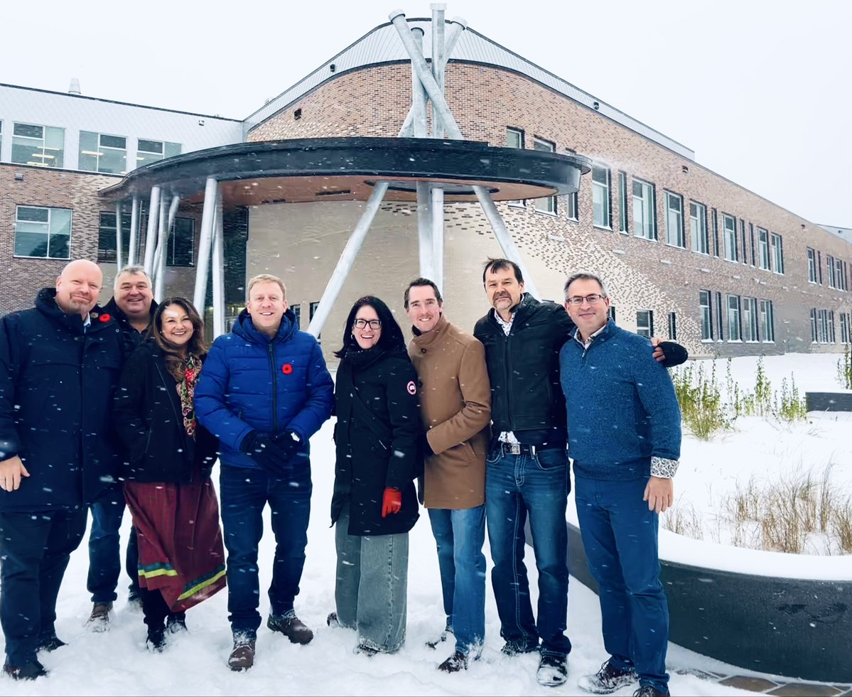 Meegwetch 🧡 Chisasibi

Superbe journée passée avec la communauté de Chisasibi, accompagnée de mes collègues, pour l’inauguration de deux magnifiques écoles: Upichinaausiun Chiskutimatukimikw et Big River High School!

<a href="/IanLafreniere/">Ian Lafrenière</a> <a href="/FMegantic/">François Jacques</a> <a href="/mlevesquecaq/">Mathieu Lévesque</a> <a href="/SimonAllaireCAQ/">Simon Allaire</a>