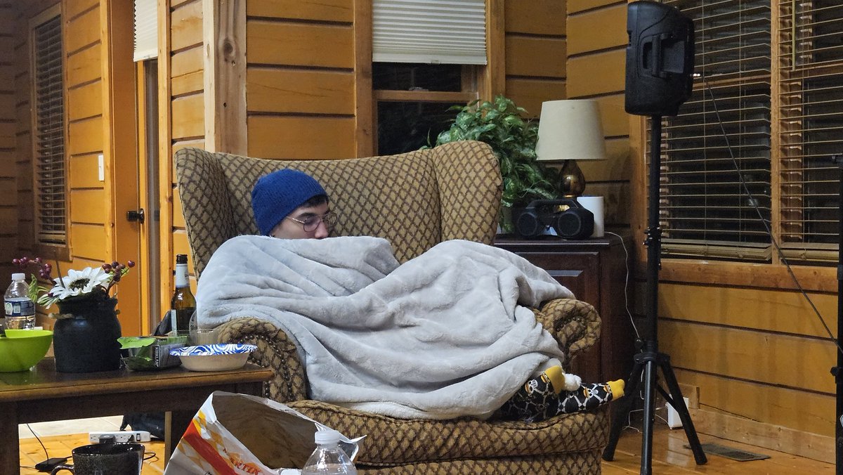 Rt this cozy Sway and you will have sweet dreams.