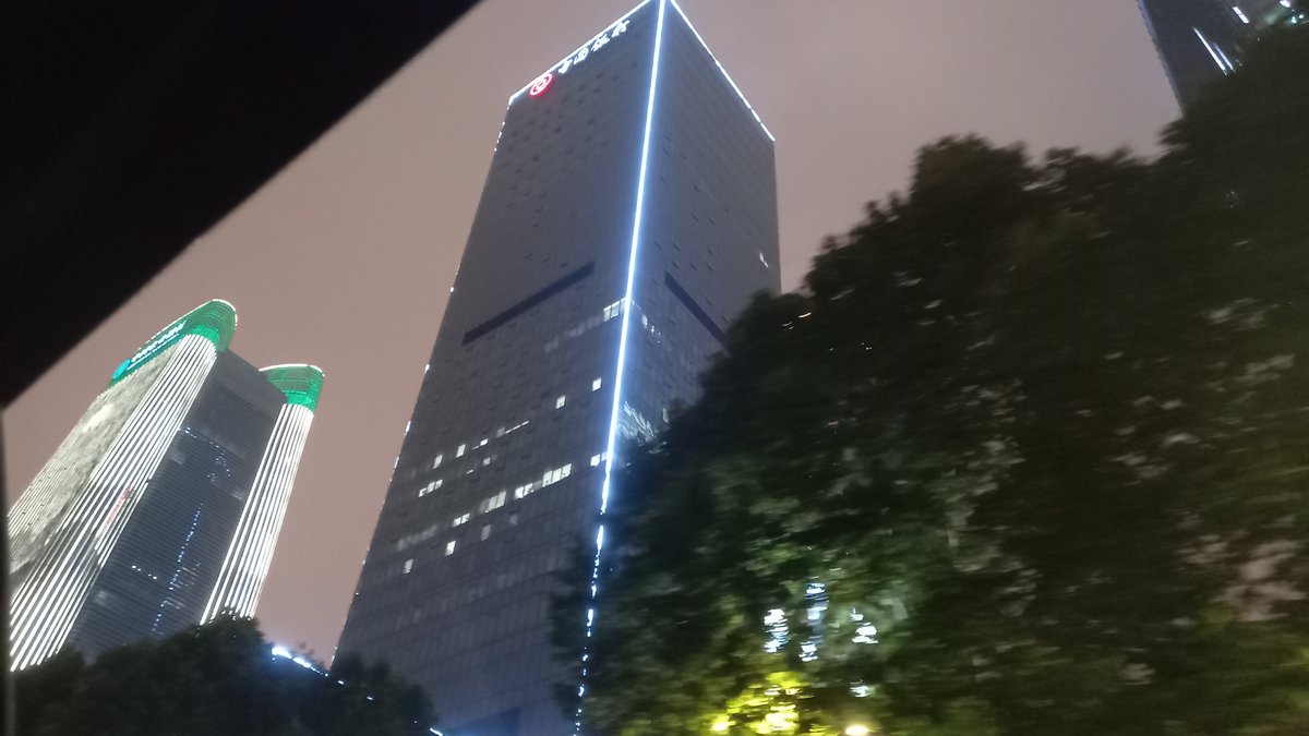 simonstanton's tweet photo. Chongqing at night, chongqing hotpot, raffles building (city). https://t.co/UioQlstPF9