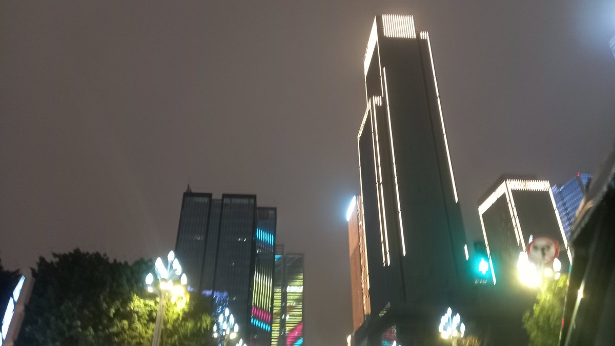 simonstanton's tweet photo. Chongqing at night, chongqing hotpot, raffles building (city). https://t.co/UioQlstPF9