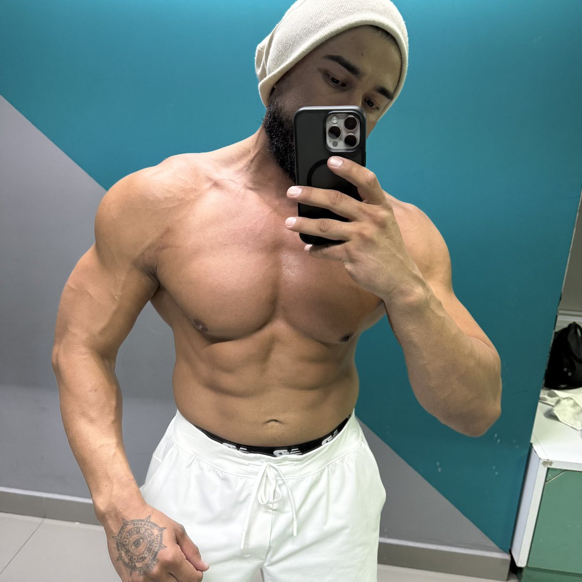 “EL IDOLO” ANDRADE better than MJF!!! tweet media