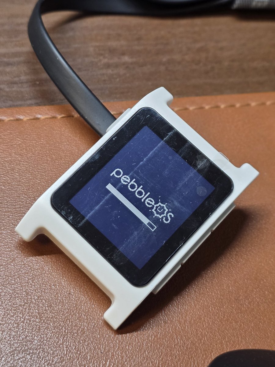 20739_dora's tweet photo. 届いたぁ♡
オレンジのベルトかわいい！

I love #pebble !!!
@ericmigi https://t.co/JDNVBUhCVi