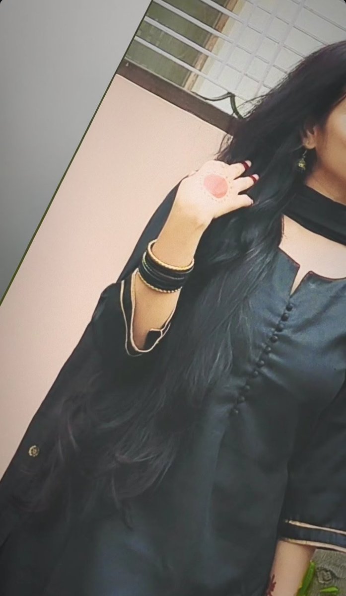 _pragyashukla_'s tweet image. इतना हसीन होकर भी 
आख़िर कौन ना इतराये
तुम इतराओ
तुम इतराती अच्छी लगती हो...!

- अज़हर इक़बाल