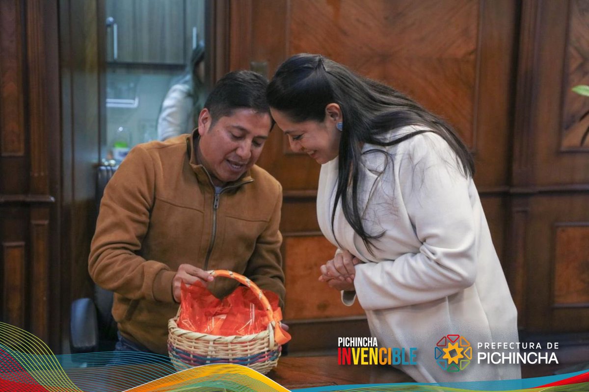 🤝 ¡En Pichincha, cada parroquia cuenta y cada voz construye!

La prefecta <a href="/PaolaPabonC/">Paola Pabón</a> se reunió con los representantes de la Junta Parroquial de Lloa para revisar el avance de la ejecución presupuestaria 2025 y fortalecer la planificación territorial.📊

 Estos espacios de