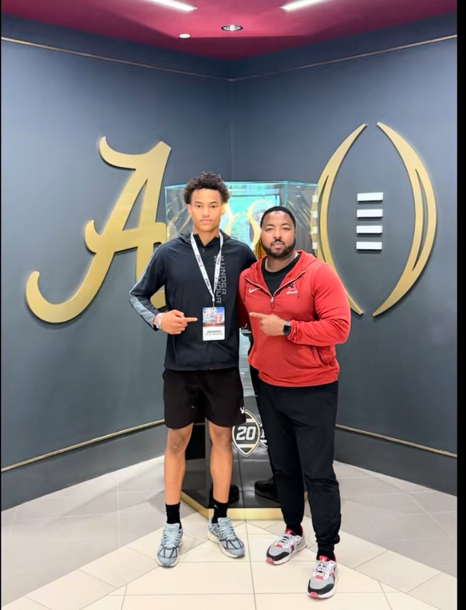 Headed to <a href="/AlabamaFTBL/">Alabama Football</a> tomorrow 🐘. <a href="/CoachMoLinguist/">Maurice Linguist</a> <a href="/Aspirationsgym/">C.Vaughn@Aspirations</a> 
<a href="/DemetricDWarren/">Demetric D. Warren</a> <a href="/AllenTrieu/">Allen Trieu</a>
<a href="/TomVH/">Tom VanHaaren</a> <a href="/ChadSimmons_/">ChadSimmons</a>
@JohnGarcia <a href="/GregSmithRivals/">Greg Smith</a>
<a href="/EdwardsCBS/">Josh Edwards</a> <a href="/TomLoy247/">Tom Loy</a>
<a href="/SWiltfong_/">Steve Wiltfong</a> <a href="/ByKyleKelly/">Kyle Kelly</a>